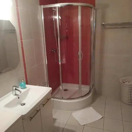 Apartman D8 Deluxe דירה